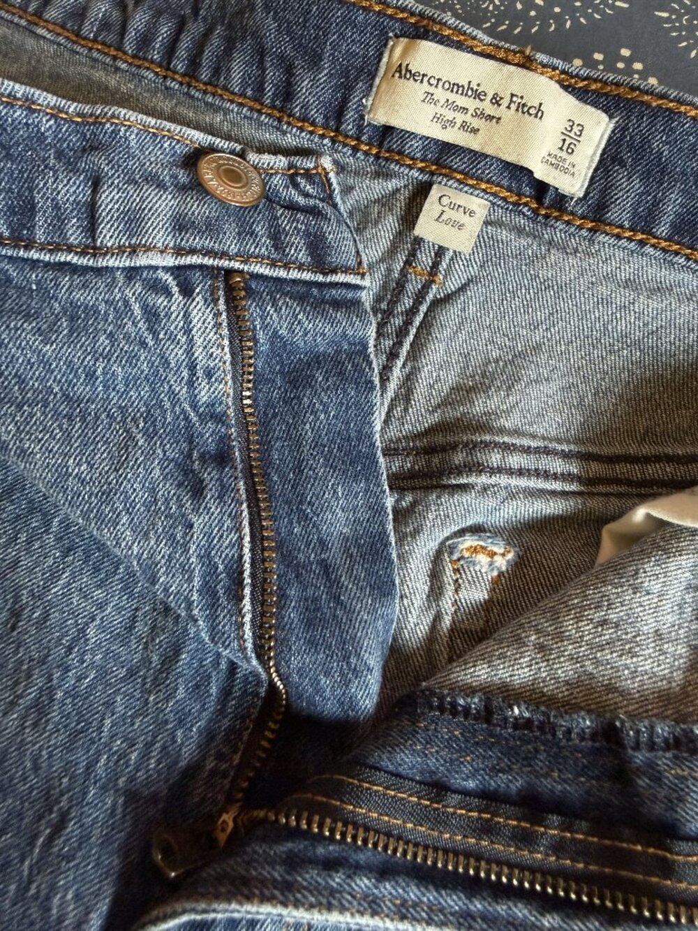 Abercrombie Curve Love Mom Shorts 33/16 | High Rise Medium Wash Denim Cutoff